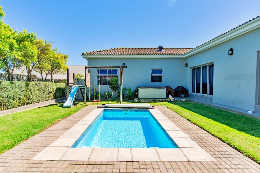 5 Bedroom Property for Sale in Myburgh Park Western Cape